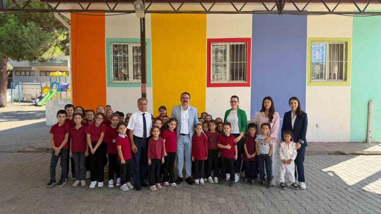 AYDIN’IN SULTANHİSAR İLÇESİNDE KAYMAKAM ALİ EKBER ATEŞ, İNCEALAN İLKOKULU’NU ZİYARET EDEREK ÖĞRENCİLER VE ÖĞRETMENLERLE BİR ARAYA GELDİ.