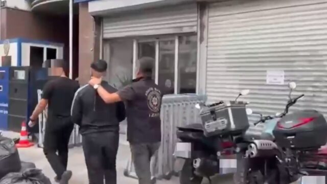 İZMİR'DE, HAKLARINDA KESİNLEŞMİŞ HAPİS CEZASI VE ARAMA KARARI BULUNAN ŞAHISLARA YÖNELİK 150 POLİSİN KATILIMIYLA DÜZENLENEN ŞAFAK OPERASYONUNDA 184 KİŞİ YAKALANDI.