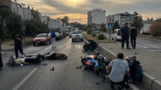 UMURLU’DA MOTOSİKLETLER ÇARPIŞTI: 3 YARALI