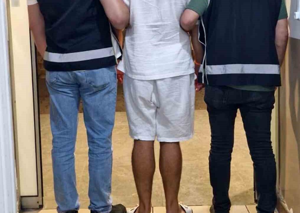 ÜLKEYE GİRİŞİ YASAK OLAN AZERBAYCAN UYRUKLU SUÇ ÖRGÜTÜ ÜYESİ MARMARİS’TE YAKALANDI