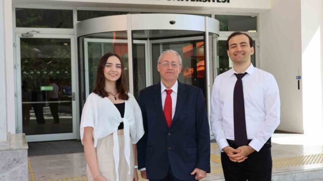 (SOL BAŞTAN) ÖZGE ÖZTÜRK, FABRİZİO PİNTO VE CENGİZ YILDIRIM