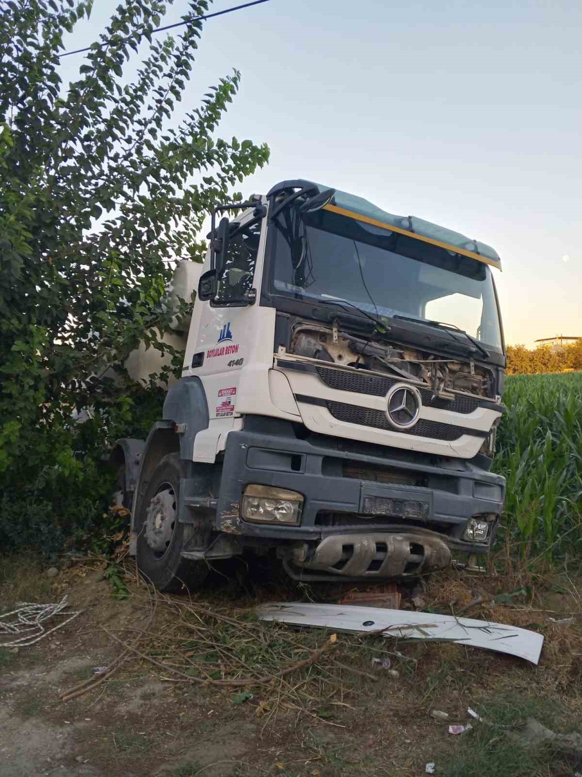 Kalp krizi geçiren beton mikserinin sürücüsü hastanede hayatını kaybetti