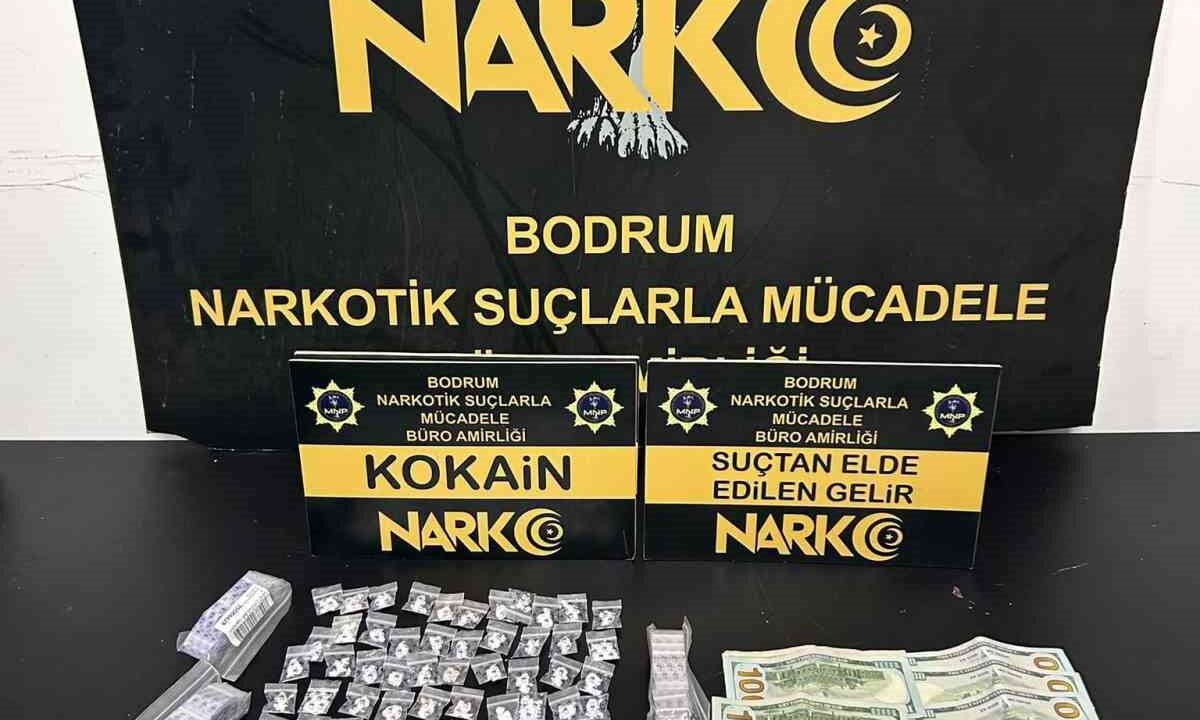 MUĞLA’NIN BODRUM VE YATAĞAN İLÇELERİNDE DÜZENLENEN UYUŞTURUCU OPERASYONUNDA GÖZALTINA ALINAN 2 ŞÜPHELİ TUTUKLANDI.
