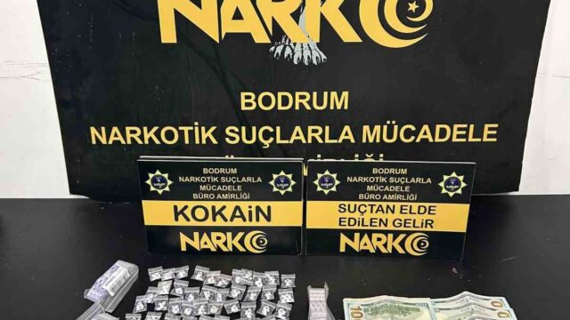 MUĞLA’NIN BODRUM VE YATAĞAN İLÇELERİNDE DÜZENLENEN UYUŞTURUCU OPERASYONUNDA GÖZALTINA ALINAN 2 ŞÜPHELİ TUTUKLANDI.