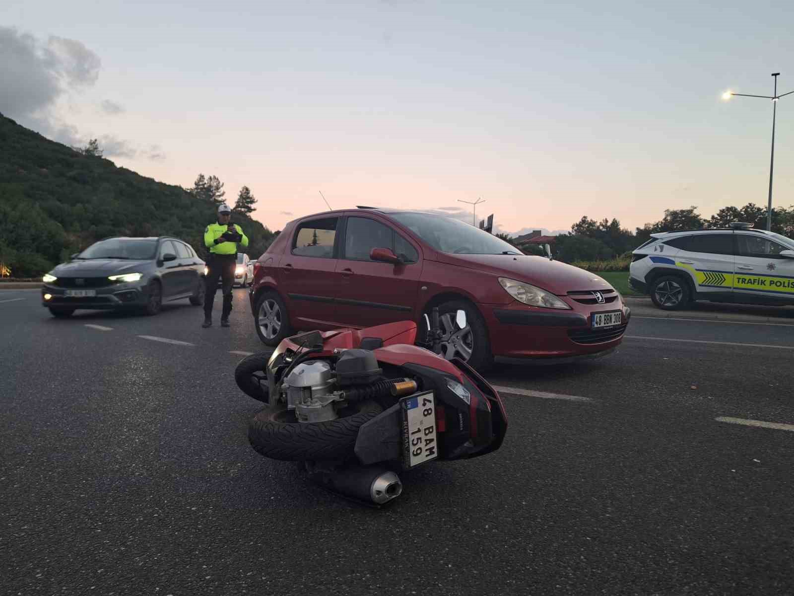 Muğla’da otomobil ile motosiklet çarpıştı: 1 yaralı