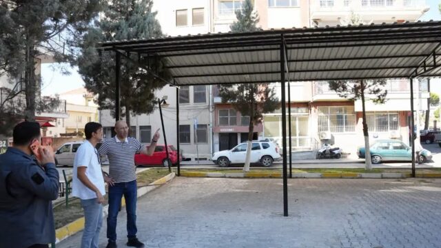 AYDIN’IN GERMENCİK İLÇESİNDE VATANDAŞLARIN ULAŞIM HİZMETLERİNDEN DAHA KONFORLU VE GÜVENLİ ŞEKİLDE FAYDALANABİLMESİ AMACIYLA MERKEZ MİNİBÜS DURAĞINDA GÖLGELİK TENTE UYGULAMASI GERÇEKLEŞTİRİLDİ.