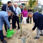 MANİSA CELAL BAYAR ÜNİVERSİTESİ (MCBÜ), YÜKSEKÖĞRETİM KURULUNUN COP31 ÇAĞRISI KAPSAMINDA SÜRDÜRÜLEBİLİRLİK VE İKLİM DEĞİŞİKLİĞİ ODAKLI ÇALIŞMALARINI ARTIRMAK AMACIYLA "KAMPÜSTEN GELECEĞE İLERİ DÖNÜŞÜM: MCBÜ COP31 YOLUNDA SIFIR ATIK VE GENÇLİK FARKINDALIK HAREKETİ" PROJESİNİ HAYATA GEÇİRDİ.