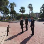 AYDIN’IN YENİPAZAR İLÇESİNDE 19 EYLÜL GAZİLER GÜNÜ DOLAYISIYLA TÖREN DÜZENLENİRKEN, İLÇE PROTOKOLÜ GAZİLER VE VATANDAŞLARLA BİR ARAYA GELDİ. PROGRAM KAPSAMINDA YENİPAZAR KAYMAKAMI MURAT KARATAŞ, İLÇEDE İKAMET EDEN GAZİ MİRZE TİMURTAŞ’I DA ZİYARET ETTİ.