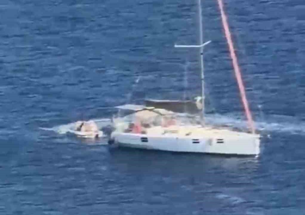 BODRUM’DA SOSYETE KILIĞINDA GÖÇMEN SEVKİYATI: YELKENLİ TEKNELERDE 22 DÜZENSİZ GÖÇMEN YAKALANDI