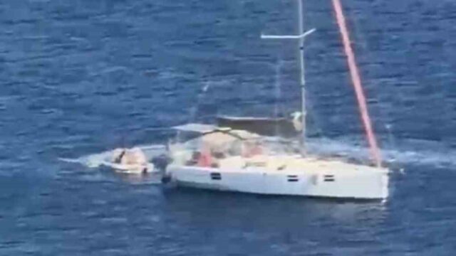 BODRUM’DA SOSYETE KILIĞINDA GÖÇMEN SEVKİYATI: YELKENLİ TEKNELERDE 22 DÜZENSİZ GÖÇMEN YAKALANDI