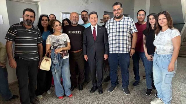 MUĞLA BÜYÜKŞEHİR BELEDİYE BAŞKANI AHMET ARAS, SURİYE ZİYARETİNDE LAZKİYE'NİN KUZEYİNDE BULUNAN VE TÜRKMEN NÜFUSUNUN YOĞUN OLARAK YAŞADIĞI BAYIRBUCAK BÖLGESİNİ ZİYARET EDEREK BELEDİYE BAŞKANI TARIK OSMANOĞLU VE BÖLGEDEKİ TÜRKMENLERLE BİR ARAYA GELDİ.