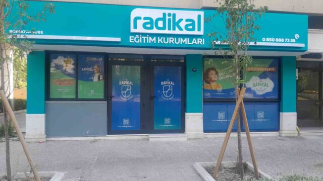 RADİKAL EĞİTİM KURUMLARI, İLKOKUL VE ORTAOKUL ÖĞRENCİLERİNE YÖNELİK HAZIRLADIĞI YENİ PROJESİ 'RADİKAL ÇOCUK ETÜT MERKEZİ'Nİ HAYATA GEÇİRDİ.