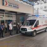 MANİSA'NIN TURGUTLU İLÇESİNDE OKUL SERVİSİ BEKLEYEN ÖĞRENCİLERE YÖNELİK SİLAHLI SALDIRIDA 11 ÖĞRENCİ YARALANDI. YARALILARDAN HAYATİ TEHLİKESİ BULUNAN 3 ÖĞRENCİ, İLERİ TETKİK VE TEDAVİ İÇİN MANİSA CELAL BAYAR ÜNİVERSİTESİ HASTANESİ'NE SEVK EDİLDİ.