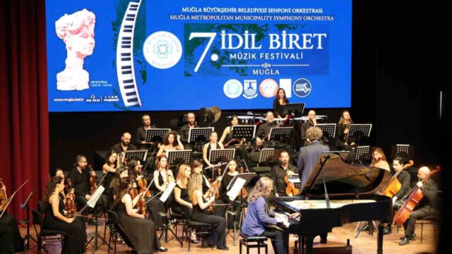 MUĞLA BÜYÜKŞEHİR BELEDİYESİ SENFONİ ORKESTRASI ÖNCÜLÜĞÜNDE BU YIL 7’NCİSİ DÜZENLENEN İDİL BİRET FESTİVALİ, DÖRT GÜN BOYUNCA KLASİK MÜZİĞİN SEÇKİN ESERLERİNİ MUĞLA’NIN FARKLI İLÇELERİNDE SANATSEVERLERLE BULUŞTURDU.