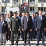 MANİSA’NIN KULA İLÇESİNDE 19 EYLÜL GAZİLER GÜNÜ DOLAYISIYLA DÜZENLENEN PROGRAMDA, GAZİLER VE ŞEHİTLER ANILDI.