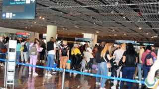 İSTANBUL VE ANTALYA’NIN ARDINDAN EN FAZLA YABANCI TURİST AĞIRLAYAN İLLERİNDEN MUĞLA’DA, YILIN İLK 8 AYINDA GELEN YABANCI TURİST SAYISI GEÇEN YILIN AYNI DÖNEMİNE GÖRE YÜZDE 6 AZALDI.