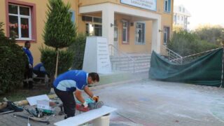 MUĞLA BÜYÜKŞEHİR’DEN ZARAR VERİLEN ATATÜRK BÜSTÜNE HIZLI MÜDAHALE