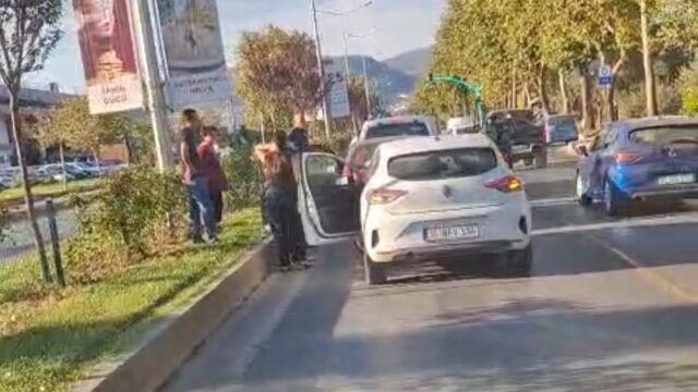 MUĞLA’NIN MENTEŞE İLÇESİNDE UĞUR MUMCU BULVARI ÜZERİNDE 3 ARACIN KARIŞTIĞI ZİNCİRLEME TRAFİK KAZASI MEYDANA GELDİ.
