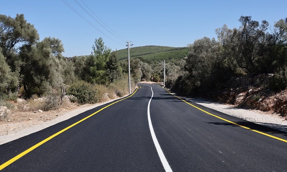 BODRUM'DA ÇAMLIK'IN YOLLARI YENİLENDİ