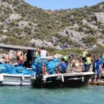 MUĞLA BÜYÜKŞEHİR BELEDİYESİ, PLASTİK ATIKLARIN DENİZ VE KIYILARDA OLUŞTURDUĞU KİRLİLİĞE DİKKAT ÇEKMEK AMACIYLA MARMARİS SÖĞÜT’TE KIYI TEMİZLİĞİ ÇALIŞMASI GERÇEKLEŞTİRDİ.