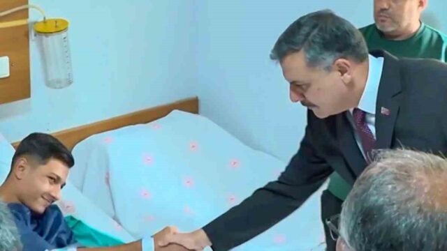 İÇİŞLERİ BAKANI MUSTAFA ÇİFTÇİ VE MİLLİ EĞİTİM BAKANI YUSUF TEKİN, MANİSA'NIN TURGUTLU İLÇESİNDE YARALI ÖĞRENCİLERİ ZİYARET EDEREK DURUMLARI HAKKINDA BİLGİ ALDI.