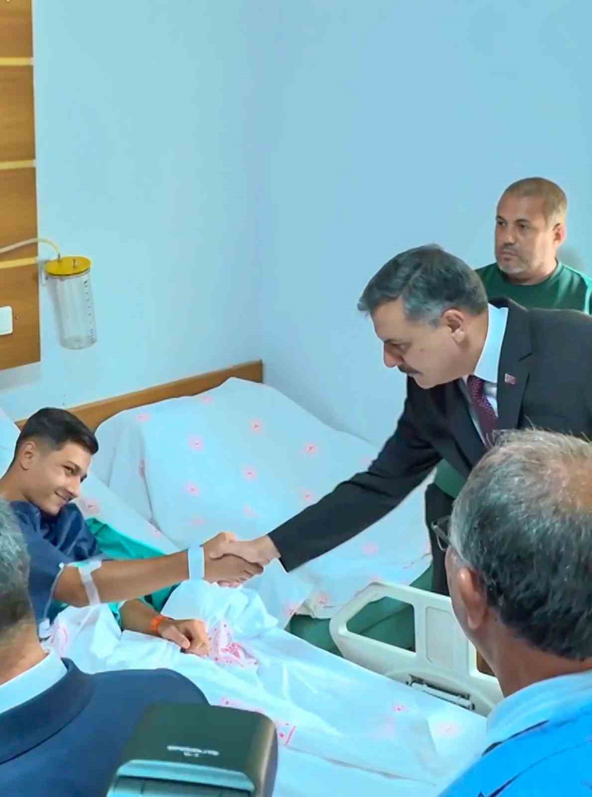 Bakan Tekin ve Bakan Çiftçi yaralı öğrencileri ziyaret etti