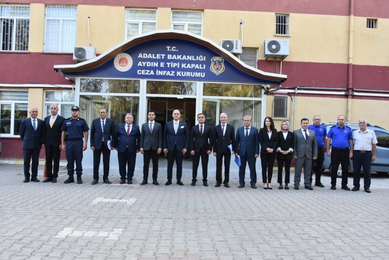 AYDIN CUMHURİYET BAŞSAVCISI UYGUR KAAN ARISOY, AYDIN E TİPİ KAPALI CEZA İNFAZ KURUMU’NU ZİYARET EDEREK KURUMDA YÜRÜTÜLEN ÇALIŞMALARI YERİNDE DEĞERLENDİRDİ.