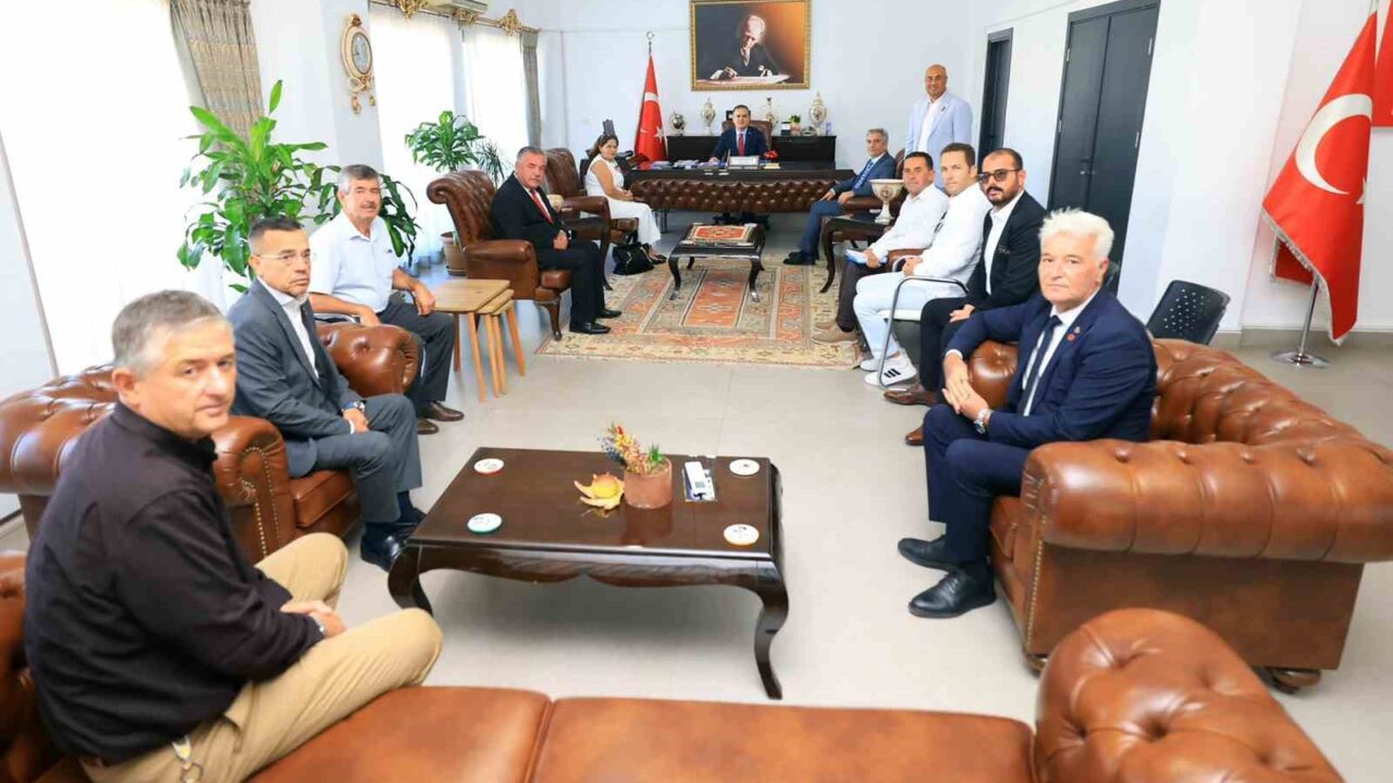 MUĞLA VALİSİ DR. İDRİS AKBIYIK, MİLAS İLÇESİNDE GÖREV YAPAN MAHALLE MUHTARLARIYLA BİR ARAYA GELEREK MAHALLELERİN İHTİYAÇ, TALEP VE ÖNERİLERİNİ DİNLEDİ.
