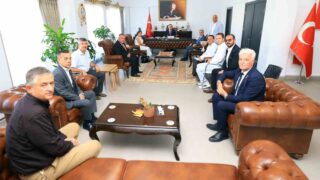 MUĞLA VALİSİ DR. İDRİS AKBIYIK, MİLAS İLÇESİNDE GÖREV YAPAN MAHALLE MUHTARLARIYLA BİR ARAYA GELEREK MAHALLELERİN İHTİYAÇ, TALEP VE ÖNERİLERİNİ DİNLEDİ.