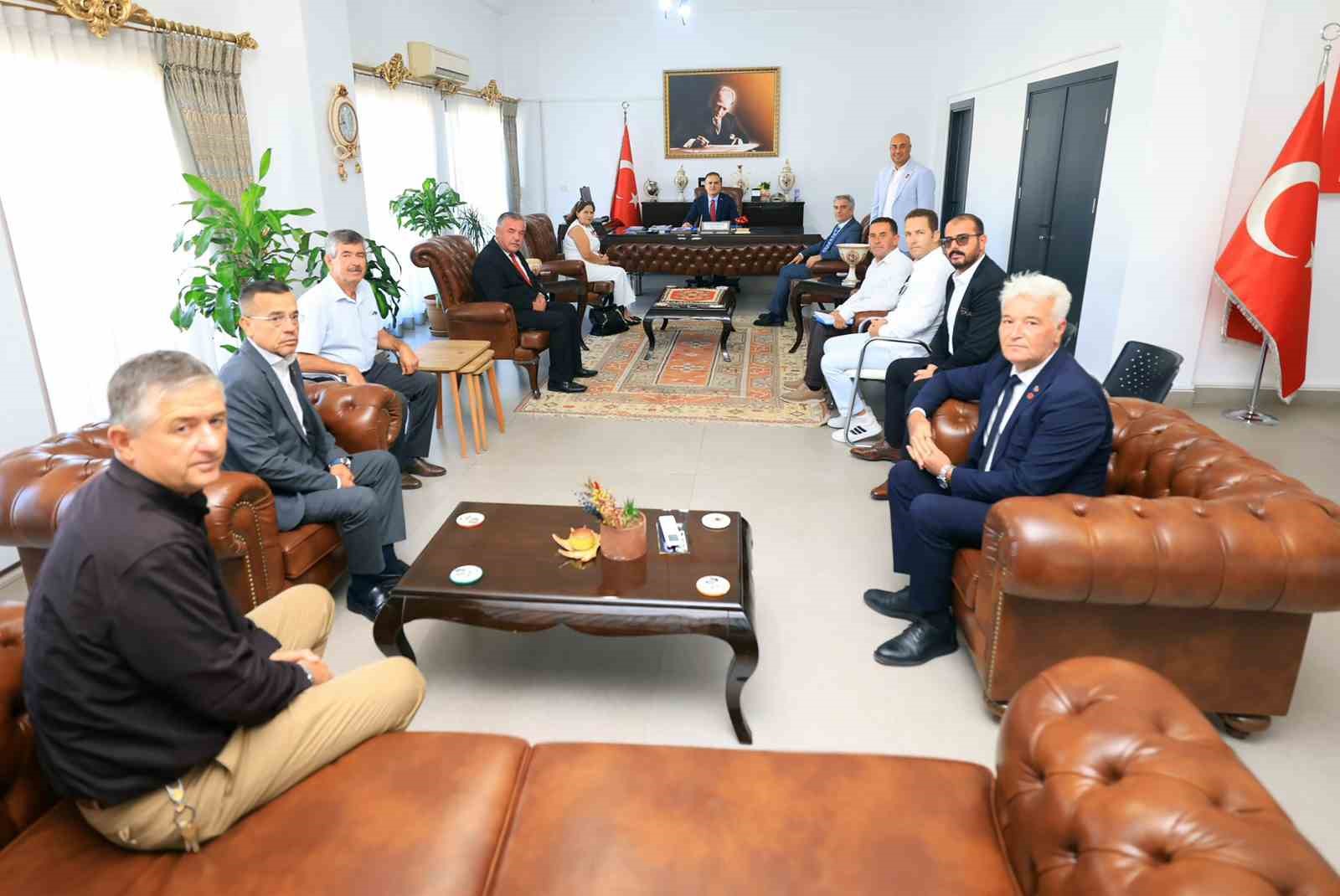 Vali Akbıyık, Milaslı muhtarlarla bir araya geldi