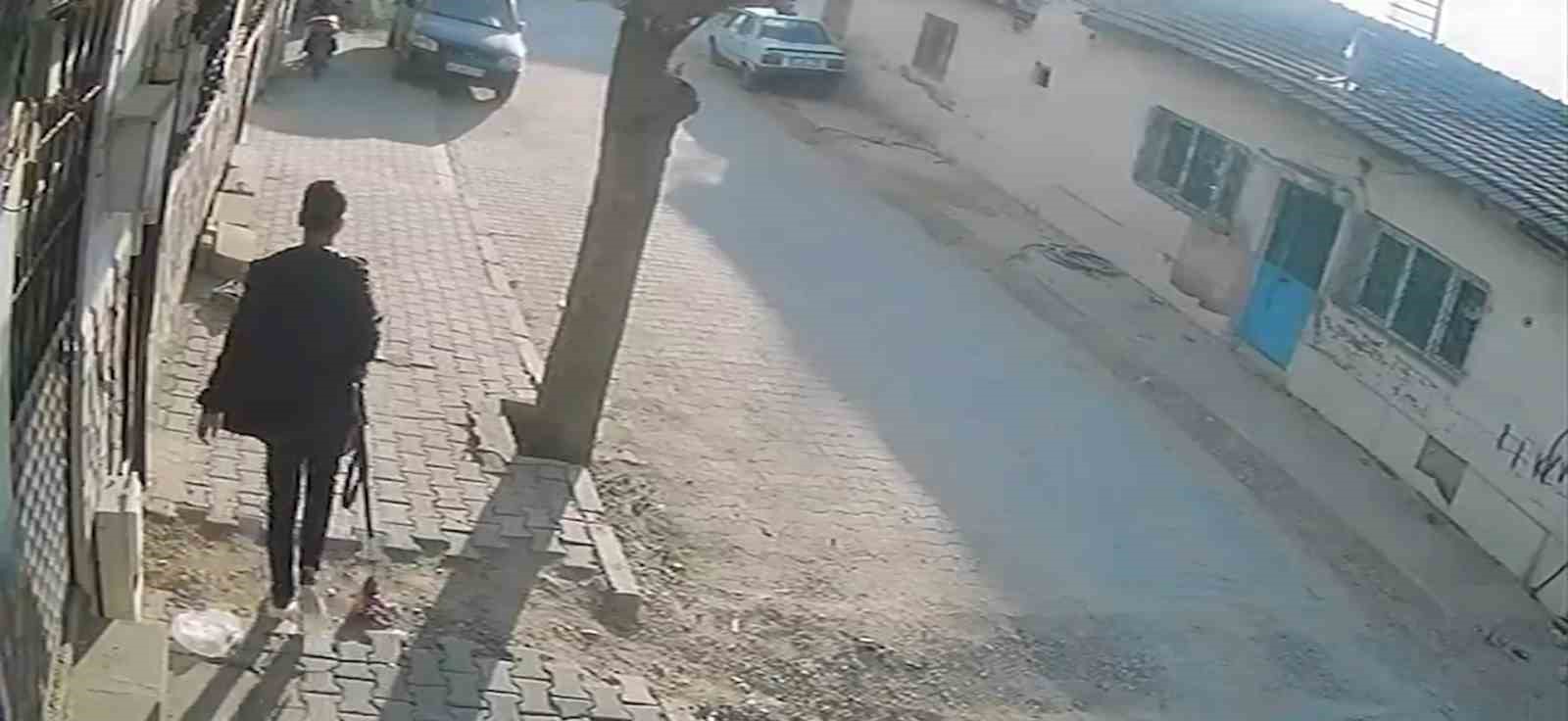 Turgutlu’da okul önünde silahlı saldırı: 10 öğrenci yaralandı
