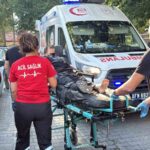 MUĞLA’NIN MENTEŞE İLÇESİNDE OKUL ÇIKIŞINDA EVİNE GİTMEK ÜZERE YÜRÜYEN ORTAOKUL ÖĞRENCİSİ, BİR OTOMOBİLİN AYAĞININ ÜZERİNDEN GEÇMESİ SONUCU YARALANDI.