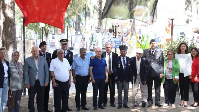 AYDIN’IN İNCİRLİOVA İLÇESİNDE 19 EYLÜL GAZİLER GÜNÜ DOLAYISIYLA GAZİLER VE AİLELERİ ONURUNA PROGRAM DÜZENLENDİ. İNCİRLİOVA BELEDİYE BAŞKANI AYTEKİN KAYA İLE İNCİRLİOVA KAYMAKAMI İLHAN ABAY, GAZİLER VE AİLELERİYLE BİR ARAYA GELDİ.