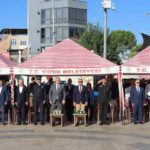 AYDIN’IN KÖŞK İLÇESİNDE 19 EYLÜL GAZİLER GÜNÜ DOLAYISIYLA TÖREN DÜZENLENİRKEN, İLÇE PROTOKOLÜ GAZİLER VE VATANDAŞLARLA BİR ARAYA GELDİ.