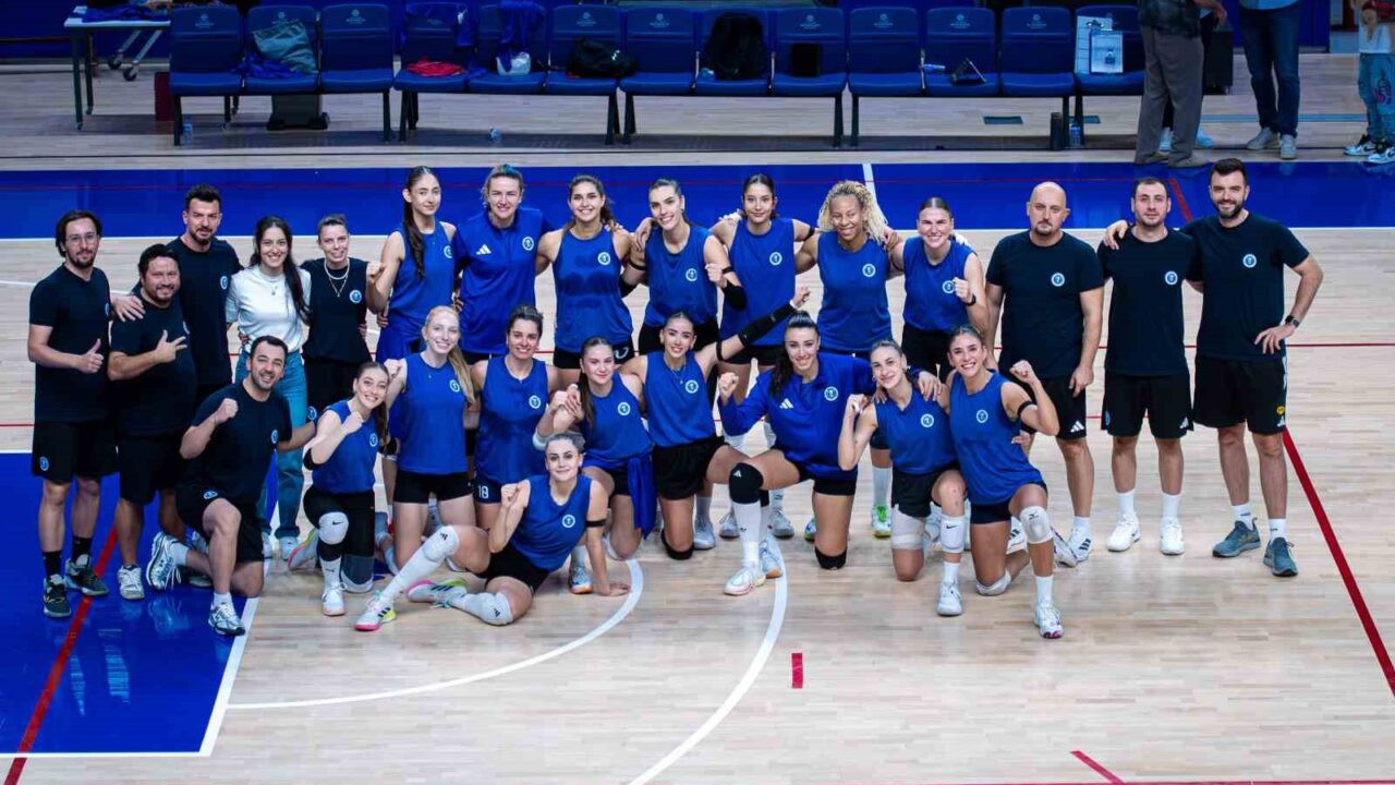 AYDIN BÜYÜKŞEHİR BELEDİYESPOR’UN EV SAHİPLİĞİNDE DÜZENLENEN AYDIN CUP 2026, OYNANAN FİNAL VE ÜÇÜNCÜLÜK KARŞILAŞMALARININ ARDINDAN SONA ERDİ. TURNUVANIN ŞAMPİYONU, FİNALDE KARŞIYAKA’YI MAĞLUP EDEN AYDIN BÜYÜKŞEHİR BELEDİYESPOR OLDU.
