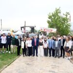MANİSA CELAL BAYAR ÜNİVERSİTESİ’NDE 2026-2027 AKADEMİK YILININ BAŞLAMASI DOLAYISIYLA DÜZENLENEN "MCBÜ’YE MERHABA’26" ETKİNLİĞİNDE YENİ VE MEVCUT ÖĞRENCİLER BİR ARAYA GELDİ. ŞEHİT PROF. DR. İLHAN VARANK YERLEŞKESİ REKREASYON ALANI’NDAKİ ETKİNLİKTE ÖĞRENCİLER, KAMPÜSÜ KEŞFEDERKEN ÇEŞİTLİ SOSYAL, KÜLTÜREL VE SPORTİF FAALİYETLERE KATILDI.