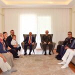 AYDIN VALİSİ OSMAN VAROL VE İL PROTOKOLÜ, 19 EYLÜL GAZİLER GÜNÜ DOLAYISIYLA AĞRI’NIN DOĞUBAYAZIT İLÇESİNDE VATAN GÖREVİ SIRASINDA GAZİ OLAN OĞUZHAN ÇAKIR VE AİLESİNİ ZİYARET ETTİ.