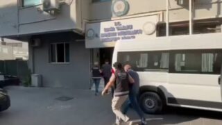 İZMİR'DE GALERİCİLİK FAALİYETİ ADI ALTINDA VATANDAŞLARA YÜKSEK FAİZLE BORÇ PARA VERİP, SİLAH ZORUYLA SENET İMZALATARAK YAĞMA YAPTIKLARI İDDİA EDİLEN 10 ŞÜPHELİYE YÖNELİK OPERASYON DÜZENLENDİ.