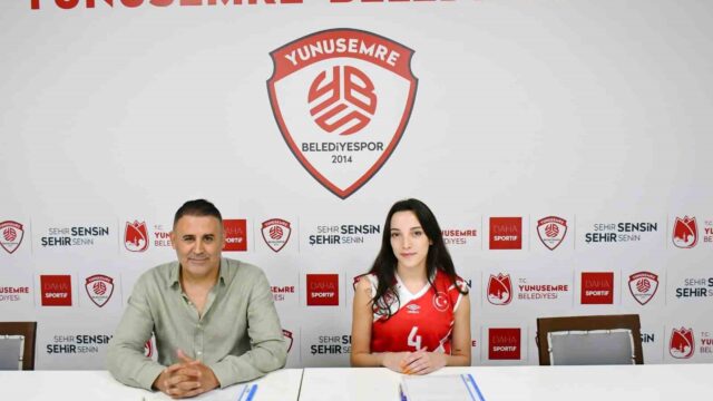 KADINLAR VOLEYBOL 2. LİG’DE YENİ SEZON HAZIRLIKLARINI SÜRDÜREN YUNUSEMRE BELEDİYESPOR, AKHİSARGÜCÜ’NÜN BAŞARILI LİBEROSU ZEYNEP NAZ ALBAYRAK’I KADROSUNA KATTI. SAVUNMA HATTINI GÜÇLENDİREN ALBAYRAK, DÜZENLENEN İMZA TÖRENİYLE KENDİSİNİ YUNUSEMRE BELEDİYESPOR’A BAĞLAYAN SÖZLEŞMEYE İMZA ATTI.