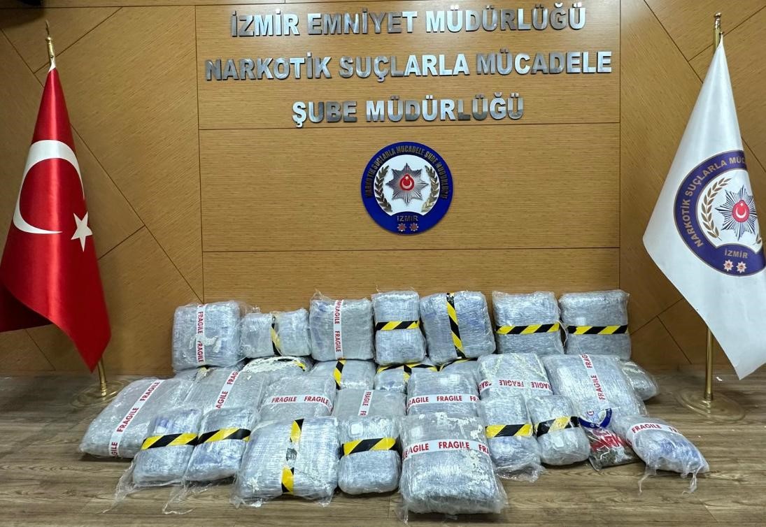 İzmir’de bir evde 80 kilo uyuşturucu ele geçirildi