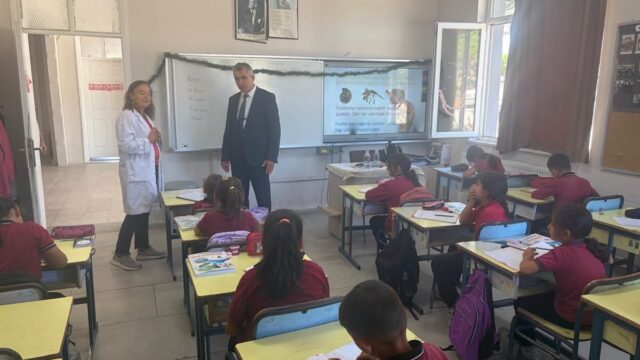 SÖKE İLÇE MİLLİ EĞİTİM MÜDÜRÜ MUSTAFA UĞURLU, YENİ EĞİTİM-ÖĞRETİM YILININ BAŞLAMASI DOLAYISIYLA ÇAVDAR İLK VE ORTAOKULU’NU ZİYARET EDEREK ÖĞRENCİLER VE ÖĞRETMENLERLE BİR ARAYA GELDİ.
