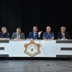 MANİSA’NIN SALİHLİ İLÇESİNDE 2026-2027 EĞİTİM-ÖĞRETİM YILININ HUZUR VE GÜVEN ORTAMI İÇERİSİNDE GEÇİRİLMESİ AMACIYLA, KAYMAKAM ALİ GÜLDOĞAN BAŞKANLIĞINDA "GÜVENLİ EĞİTİM TOPLANTISI" GERÇEKLEŞTİRİLDİ. TOPLANTIDA ÖĞRENCİLERİN GÜVENLİĞİ, OKUL ÇEVRELERİ, SERVİS ARAÇLARI VE DENETİMLER ELE ALINDI.