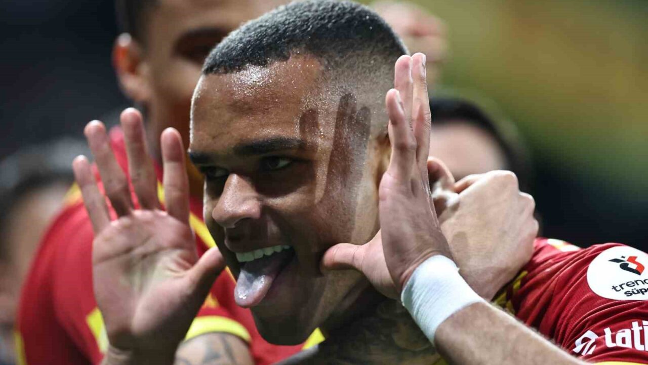 GÖZTEPE’NİN BREZİLYALI GOLCÜSÜ JUAN, BU SEZON SAHADA KALDIĞI 87 DAKİKADA 1 GOL ATARAK TAKIMINA ÖNEMLİ BİR KATKI SAĞLADI.
