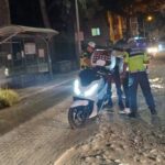 MANİSA’DA İL JANDARMA KOMUTANLIĞI EKİPLERİNCE GERÇEKLEŞTİRİLEN BÖLGESEL HUZUR VE GÜVEN UYGULAMASI KAPSAMINDA 8 BİN 673 ŞAHIS SORGULANIRKEN, ÇEŞİTLİ SUÇLARDAN ARANAN 11 KİŞİNİN YAKALANDI. DENETİMLERDE 4 BİN 572 ARAÇ KONTROL EDİLİRKEN, 27 ARAÇ TRAFİKTEN MEN EDİLDİ.