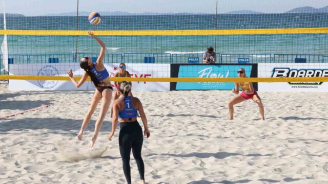 ÇEŞME’DE ULUSLARARASI GRAND SLAM PLAJ VOLEYBOLU HEYECANI BAŞLADI
