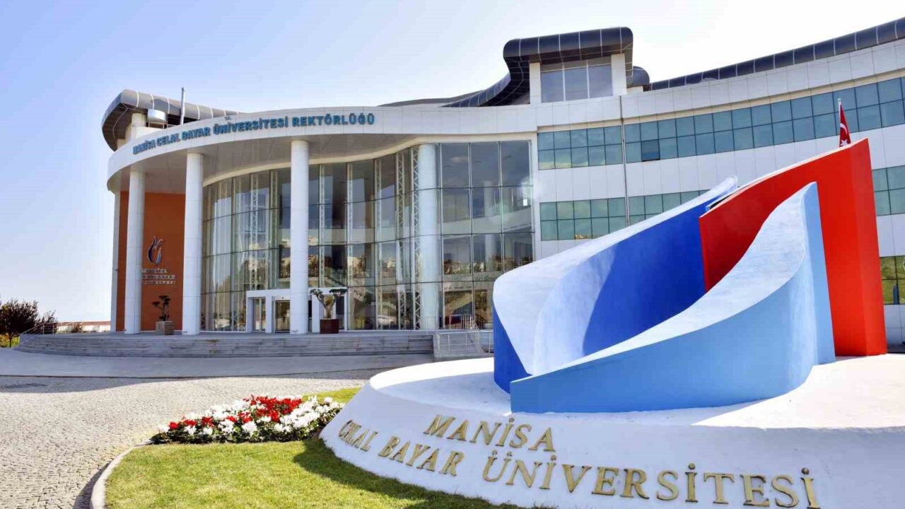 MANİSA CELAL BAYAR ÜNİVERSİTESİ (MCBÜ), ÜNİVERSİTELERİN SÜRDÜRÜLEBİLİRLİK PERFORMANSLARINI DEĞERLENDİREN GREENMETRİC 2026 DÜNYA ÜNİVERSİTELERİ SIRALAMASI’NDA YÜKSELİŞİNİ SÜRDÜRDÜ. MCBÜ, DÜNYA SIRALAMASINDA 340’INCI SIRADAN 315’İNCİ SIRAYA, TÜRKİYE SIRALAMASINDA İSE 36’NCI SIRADAN 33’ÜNCÜ SIRAYA YÜKSELDİ.