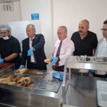 SARIGÖL İLÇE MİLLİ EĞİTİM MÜDÜRÜ YILDIRAY DEMİRTAŞ, SARIGÖL MESLEKİ VE TEKNİK ANADOLU LİSESİ PANSİYONUNDA KALAN ÖĞRENCİLERE AKŞAM YEMEĞİ DAĞITTI.