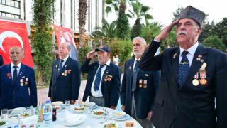 MANİSA BÜYÜKŞEHİR BELEDİYESİ, 19 EYLÜL GAZİLER GÜNÜ DOLAYISIYLA GAZİ VE ŞEHİT AİLELERİ ONURUNA PROGRAM DÜZENLEDİ. SARUHAN OTEL’DE GERÇEKLEŞTİRİLEN PROGRAMDA, GAZİLER VE ŞEHİT AİLELERİ BİR ARAYA GELEREK ANLAMLI BİR BULUŞMA GERÇEKLEŞTİRDİ.