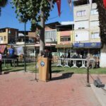 AYDIN’IN YENİPAZAR İLÇESİNDE 19 EYLÜL GAZİLER GÜNÜ DOLAYISIYLA TÖREN DÜZENLENİRKEN, İLÇE PROTOKOLÜ GAZİLER VE VATANDAŞLARLA BİR ARAYA GELDİ. PROGRAM KAPSAMINDA YENİPAZAR KAYMAKAMI MURAT KARATAŞ, İLÇEDE İKAMET EDEN GAZİ MİRZE TİMURTAŞ’I DA ZİYARET ETTİ.