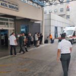 MANİSA'NIN TURGUTLU İLÇESİNDE OKUL SERVİSİ BEKLEYEN ÖĞRENCİLERE YÖNELİK SİLAHLI SALDIRIDA 11 ÖĞRENCİ YARALANDI. YARALILARDAN HAYATİ TEHLİKESİ BULUNAN 3 ÖĞRENCİ, İLERİ TETKİK VE TEDAVİ İÇİN MANİSA CELAL BAYAR ÜNİVERSİTESİ HASTANESİ'NE SEVK EDİLDİ.